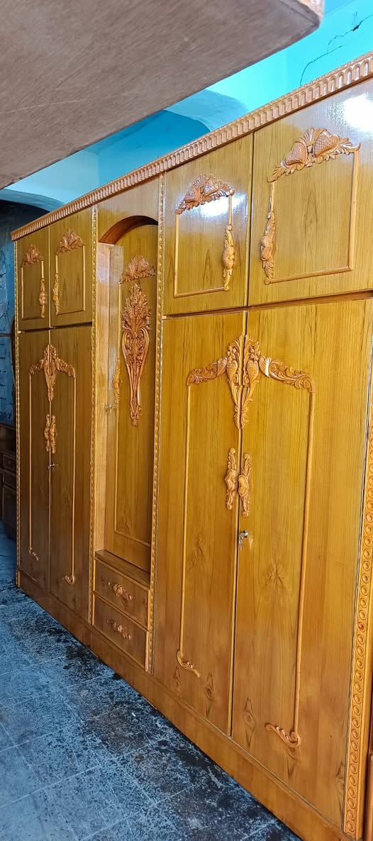 غرفة ٥باب صاج ملحق موديل حديث نظافة فوووول السعر 750تواصل خاص ***********
