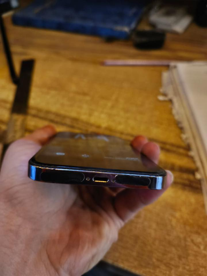 آيفون 14برو ماكس 1تيرا بطارية92 نضيف أمريكي سعره 925 بغداد لامين ثانية ***********
