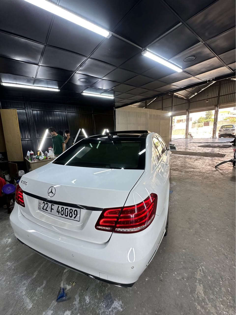 MERCEDES BENZ E300
مۆدیل / 2016
بەبێ سبوغ بەس لەسەر دەرکەی دوو بست ساردە 
ماوەی ڕۆیشتن 165 هەزار کیلۆمەتر 
سەنەوەی تا 2028 نوێیە 
بۆ پەیوەندی کردن / *********** سوران, أربيل
