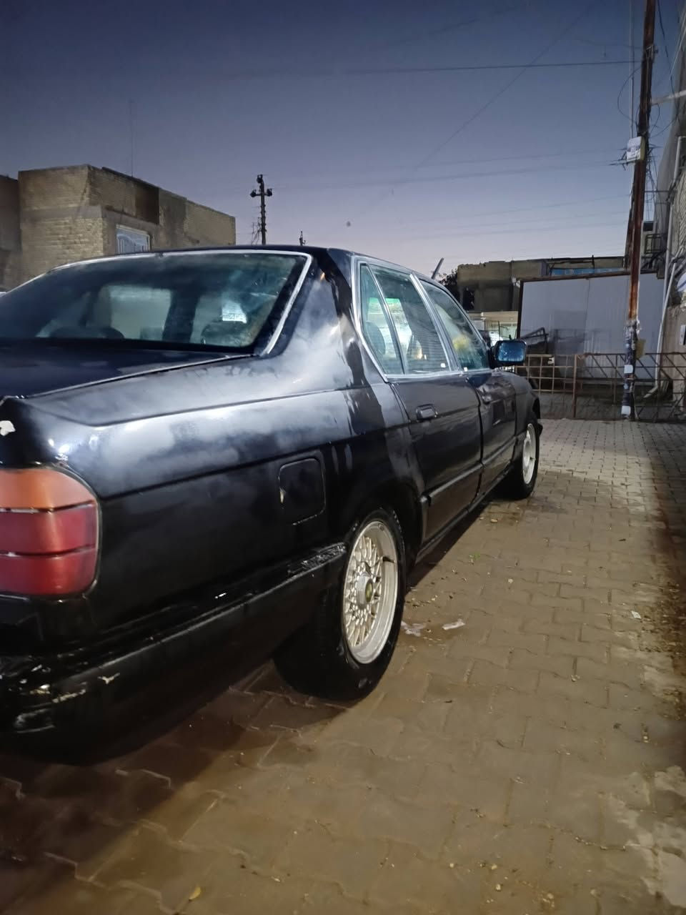 سياره بي ام 735 موديل 91 سياره محرك كير خير من الله  بيه نواقص بسيطه  سياره بيه طخه   بسيطه بس بل بنيد وعواج بي بسيط  سياره شغاله ونعمه رايده  28$  وبيه مجال حك جيتك وحك نواقص البيه اشراي يتصل هاذه رقمي ***********
