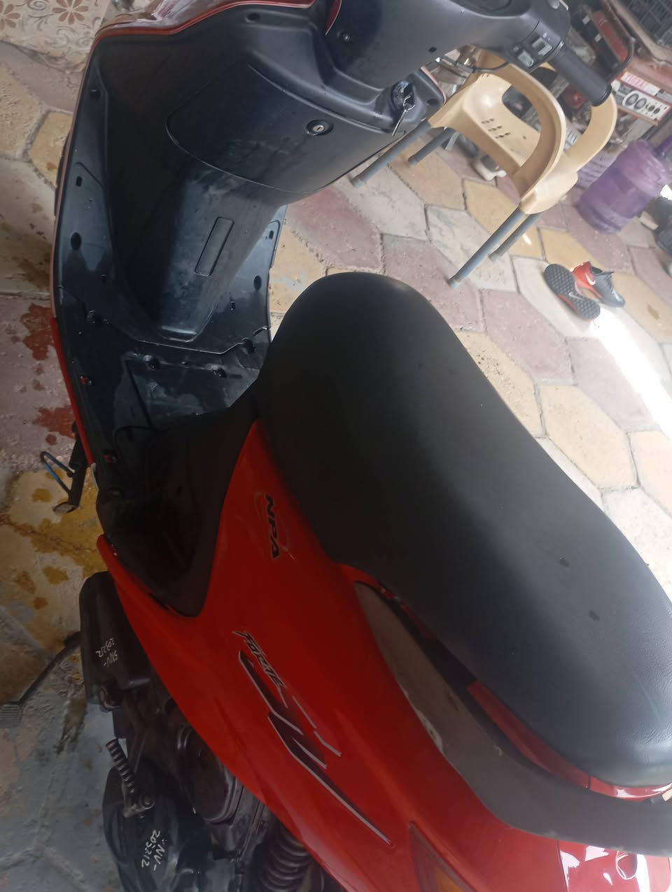 السلام عليكم هاي الفراشه صارله 3تشهر من طلعته محركه مامفتوح كله شغاله بس بيه كسر بلكفر موجود بالفيديو سعره 500 مكان بابل شارع 80  رقم موبايلي  ***********
