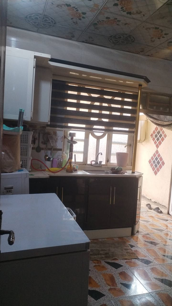 شارع طه

بيت طابو زراعي سند ٢٥

يتكون

صاله كبيره

مطبخ

استقبال

غرفه نوم وحده

صحيات داخلية،،،،، صحيات خارجية

شارع ٧متر

***********
