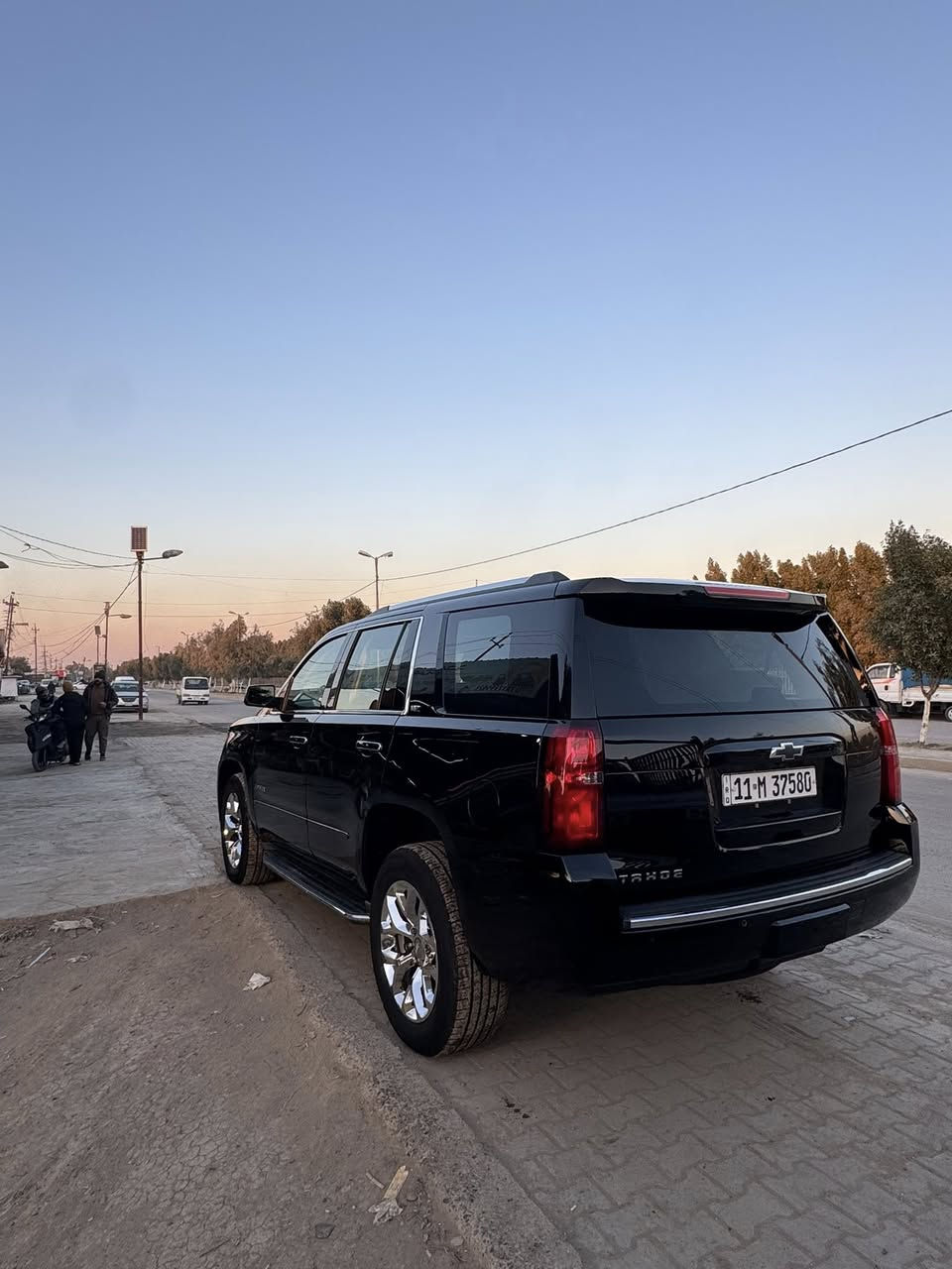 تاهو 2017 
خليجي LTZ
فول فول مواصفات فورويل 
سلايد فتخة سقف 
شاشة كبيرة 
كاميرا 
حساسات رادارت 
كشنات جلد تدفئه تبريد 
داخل كريمي 
ثلاجه وسطيه
 محرك 8 سلندر 7 أركب 
محرك كير  بشرط كفاله 
سيارة حيل نظيفة كلشي عل بلاد
سيارة مابيـها دينار مصرف كامل من كل نواحي بيه فقط بارد بل باب الخلفي اقل شبر 
*********** تواصل
