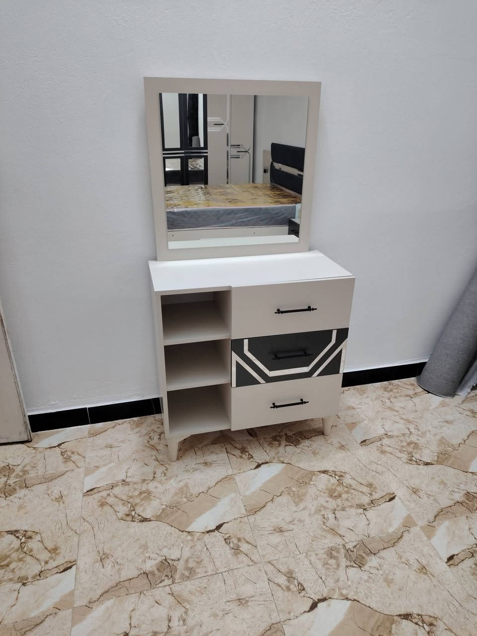 سلام عليكم
غرفة نوم تركي جديده كسر ما مستعمله ولا يوم
مكان ميسان
سعرها 700
***********
