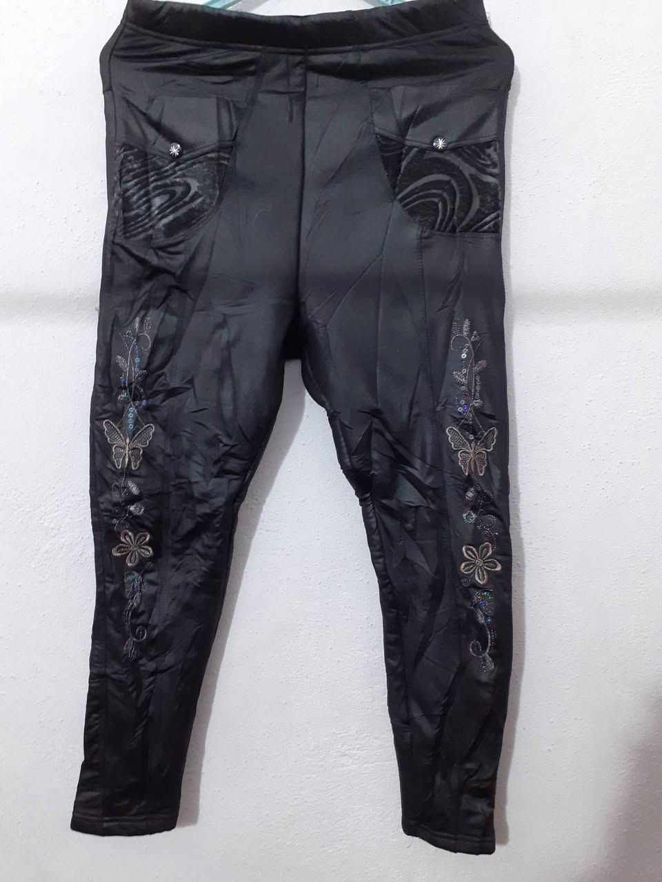 بنطرون بناتي نسائي سعر القطعه الفين دينار العنوان حي الإطفاء مقابل مدرسه الآيات محل حامد العبدلي رقم الهاتف
***********
بنطرون بناتي نسائي سعر القطعه الفين دينار
