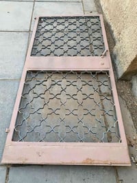 باب حديد • قديم • بها مجال