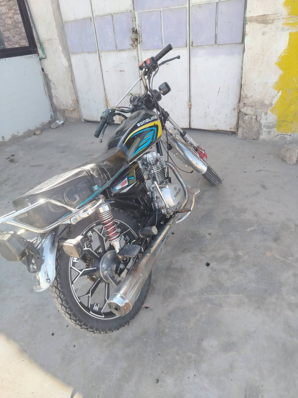 السلام عليكم للبيع سيفان موديل ويل الجدام اعوج ول شاشه طافيه  25محرك مفتوح نشاط فول السعر  450  اتصل وتدلل. ***********
