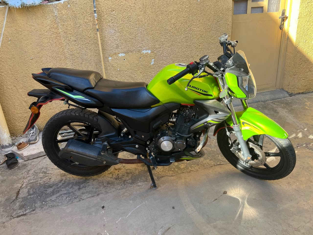 كيوجي
صناعه ايطالي
مسجله رقم نكليزي ثاني يوم تحويل
موديل 22 مشدوده بل سنه 23 
سعر١١ونص بيه مجال 
العنوان الرمادي صوفيه
***********
