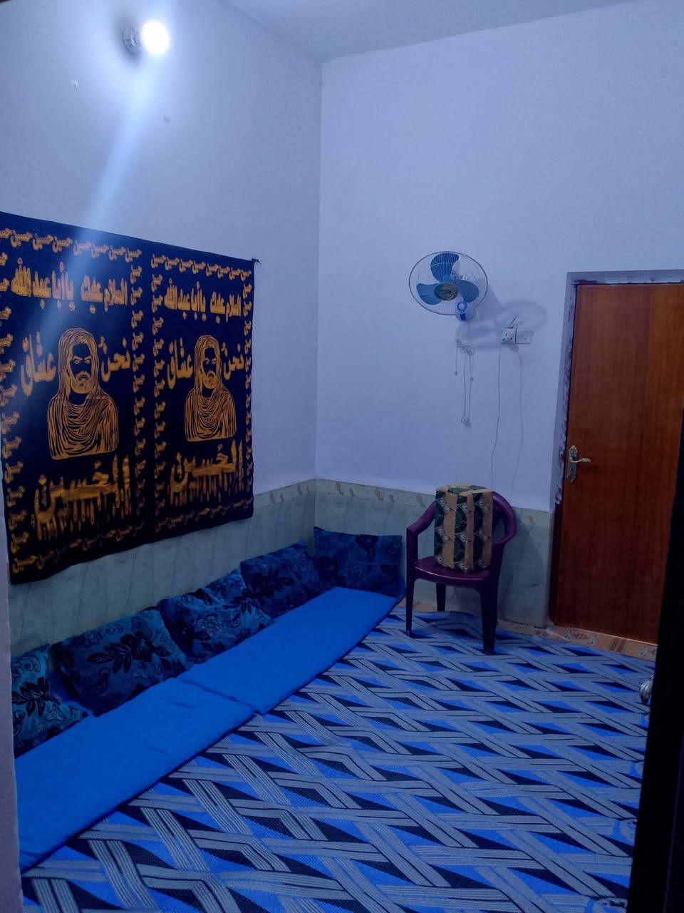 بيت للبيع زراعي المساحه 190 خنيطله نهايةشارع الكراج  بناء نظيف ثرمستو عگاده بي رباطات متكون من
غرف 2 
مناور وترك 
صاله وديوانيه وساحه وكراج سياره ب90 وبي مجال 
البيت قريب من ماركت الصادق استفسار اتصل وتدلل *********** انور
*********** ابوطيبه
