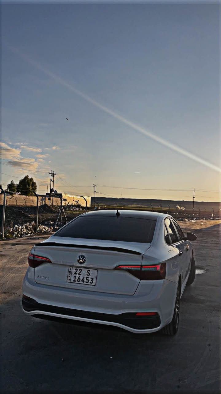 سلام عليكم 🖐️

‏Volkswagen jetta 2024
الفئة : sport
المواصفات:
كامره 
شاشة 
نقاط عمياء
حساسات
وضعية القيادة : normal. sport. eco
اوتو ستوب 
تحكم ستيرن
تثبيت سرعة 
رادار
الضرر : جاملغ سكن وباب السكن بيها تعديل بارد ممفتوح 
السيارة ماشيه 24 الف سيارة كلش نظيفه وبدون نواقص شرط تحويل والغرامات 
السعر : 185 ورقه وبيها مجال 
رقم الهاتف : *********** كركوك, العراق
