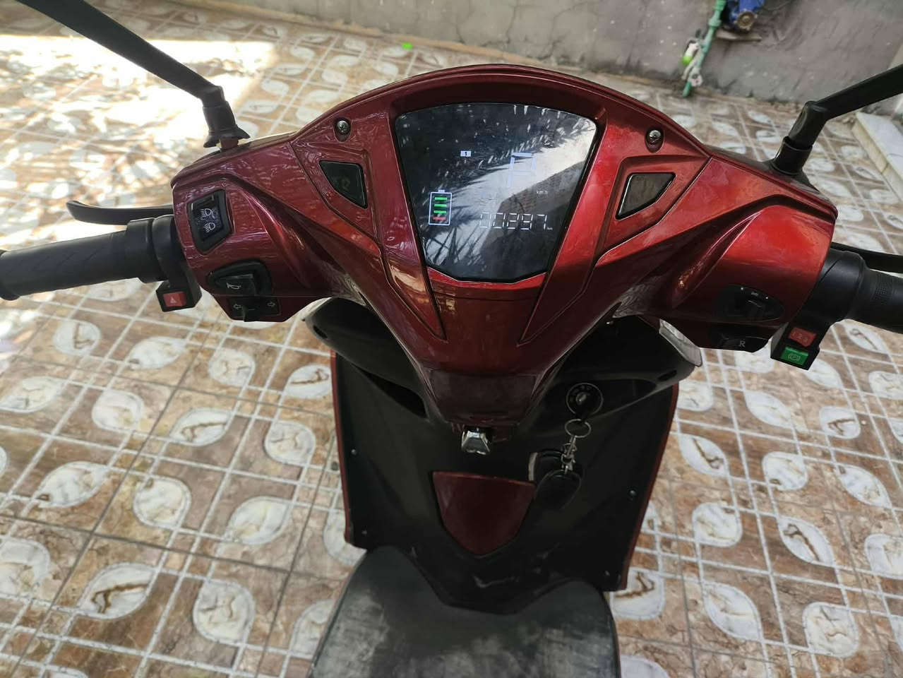 دراجه جديده شحن فئة A  بيها شلعه و 3  نمرات وبيها نضام رجوع الخلف R بطاريات 5شاشه مرايات صندوك كبير    اشاير لايتات زنون هورن بصمه ستان مكان كيبل شحن قفل ستيرن نضام سرقه سكيورتي مثبت سرعه مكاني نجف الكوفةالسعر 400
***********
