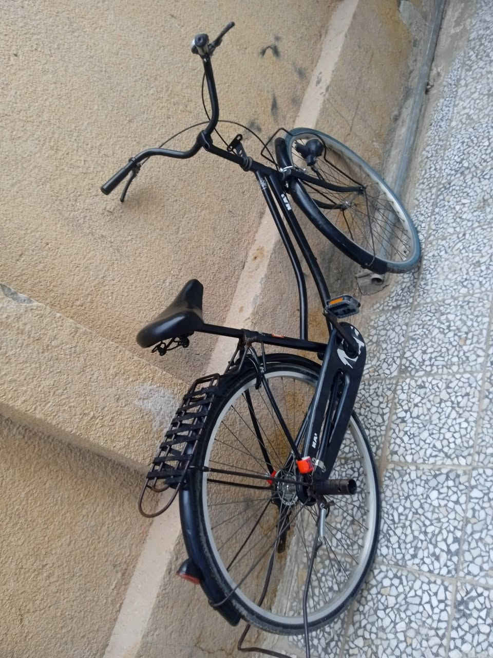 السلام عليكم
بايسكل للبيع حجم 27 البايسكل النظيف باله النجف حي الحولي بشارع 30 مات السوق 
السعر 80 ابي مجال التواصل على هذا الرقم ***********
