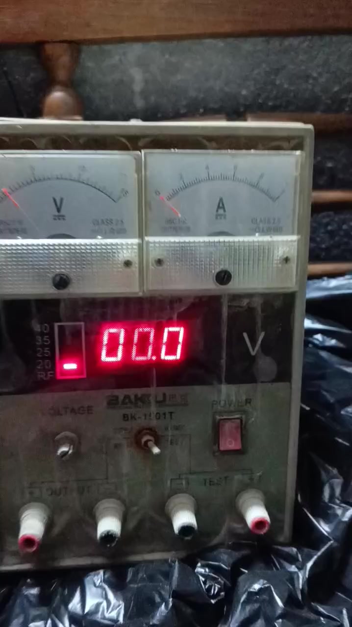 السلام عليكم عندي هذا الجهاز شغال للبيع للاستفسار ***********
