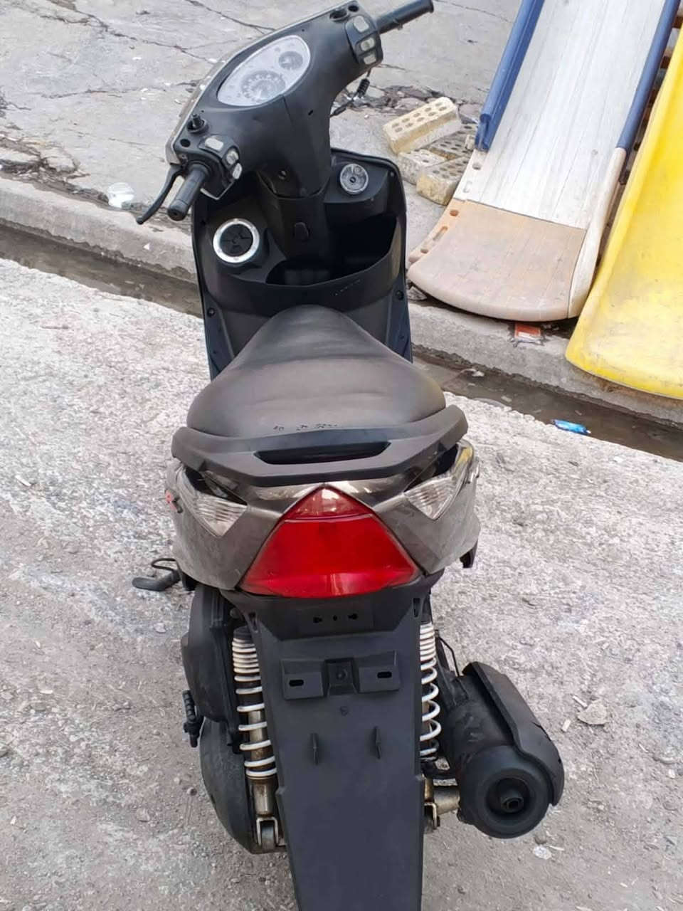 سلام عليكم دراجه ماكس ثعلب بلادي نكره سلف كهرباء شغلات دشبول شغال سلف هندر دراجه بركيات عل طخه كلها شغاله دراجه قفل جنطه ستيرن شغال 600قفل مكاني  الدوره ***********
