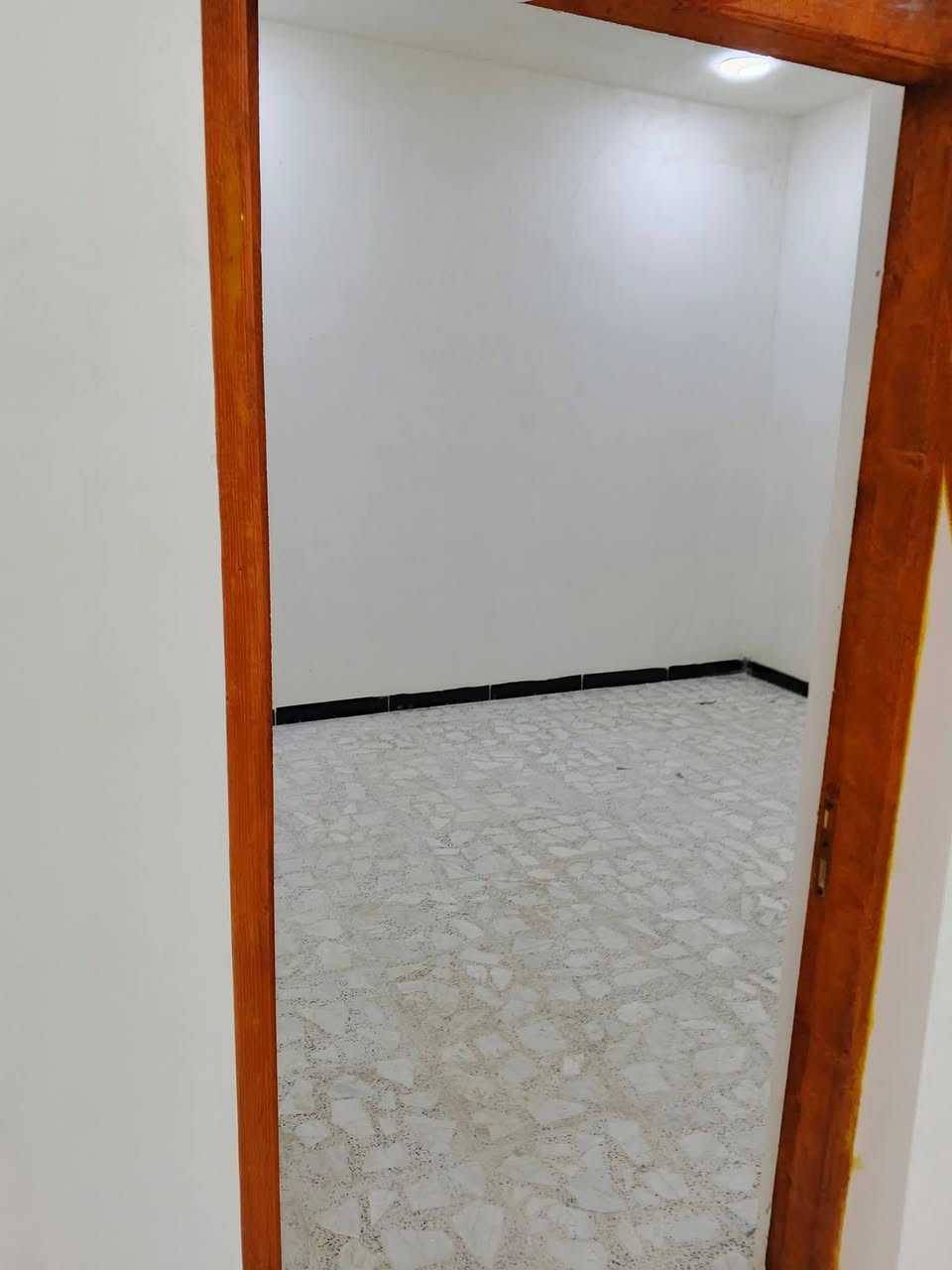 بيت 100متر
هسه هو طالع من الخلفه
البيت كامل على اخر حبايه جيب اغراضك وكعد
مكان بغداد منطقه الرشاد مقابيل حي النصر شارع مشويات السيد
خدمات كامله مي وكهرباء ومجاري وتبليط ورصفه واناره
***********
سعر البيت70مليون
ولقطع100متر25مليون
طابو ملك صرف صناعي
