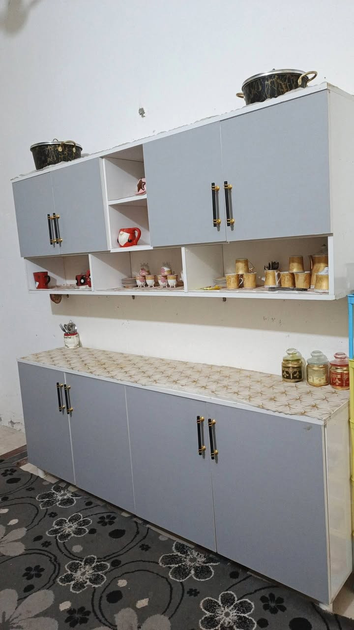 غراض للبيع
تخم 5 مقاعد وحده ام 3 نفرات و2 كراسي 

كاونتر 3 قطع ملحقين وسنك مرمر 

عنوان داموك طشاش شارع الاسعاف الفوري 

رقم ***********
