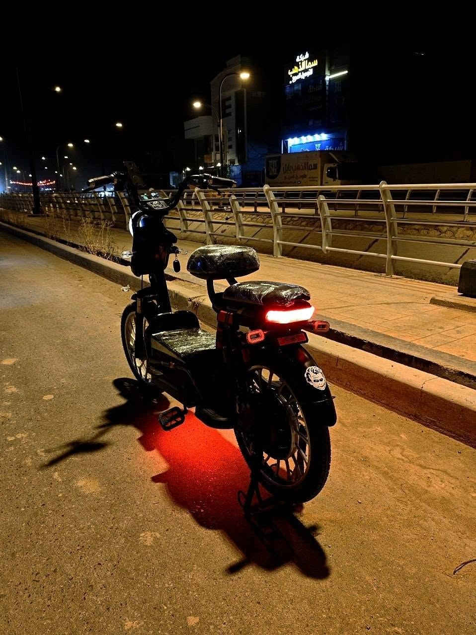السلام عليكم 🌙✨

دراجة شحن للبيع 🏍️🛵
موديل 2025 جديدة 🆕

🔋 5 بطاريات ليثيوم داخليات، عدد تمشي 30 كيلو 🚀
📟 شاشة حاكية + سماعة MB3 بلوتوث 🎧📞
🚦 نظام Park 🅿️
👤 بصمة تقفيل + تفتيح + انذار + تشغيل عن بعد 🔐🔓
🏎️ سرعة 80 🚀
💡 لايت عدسة LED + ليلي + نهاري + 4 إشارات + هورن 🚨🔦

دراجة جديدة، تاخذها متخسر عليها شي ✨، الشاشة عليها لزكة ماشايـلها لهذا ما واضحة بالتصوير 📸. شاحنة أصلية وياها، بلاية مابدل شي 🔌✅.

تواصل وياي على خاص 💬📲
عنواني بابل 📍


**إذا كنت صاحب هذا الإعلان وتريد حذفه لأي سبب، رجاءا أرسل رسالة إلى الدعم الفني**