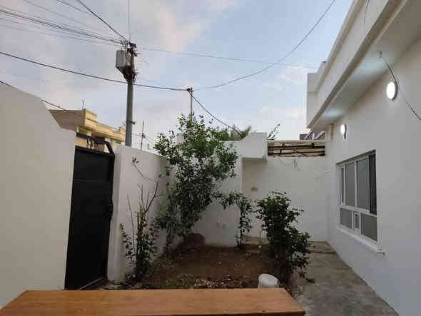 #دار للبيع مساحة 200م--رقم 
#العنوان #قادسية قرب مدرسة طيبة 
#بناء نظيف 
موقع مميز جدا
----------------
#محتويات
غرفتين  نوم-هول- مطبخ-استقبال-صحيات 
----------------------
السعر 85مليون مع مجال قابل للتعامل
للاستفسار اتصال عالرقم
***********
***********
عنوان مكتب سايدين قادسية وبنجاعلي مقابل صيدلية شيخاني♦ مكتب عقارات اسيا
