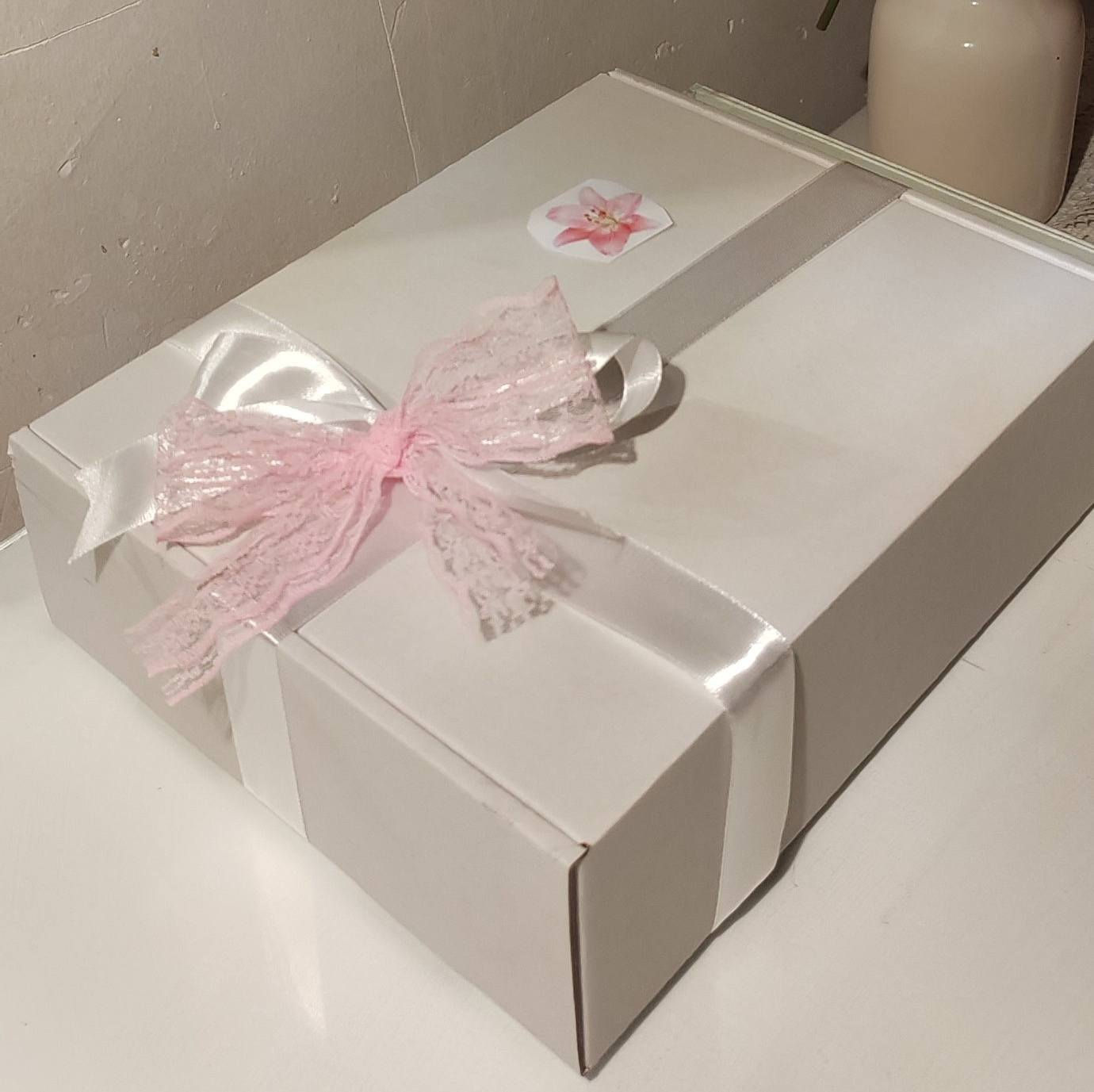 كل هذا الجمال سعر 12 ألف فقط ❤️‍🔥❤️‍🔥
البوكس يحتوي :
جنطة ميكب
مراية ميكب
رولة مساج +گواشا 
كلادة
مرطب
فيونكة شعر دانتيل
فيونكات شعر لؤلؤ
كيتر شعر
گلتر اظافر
للطلب مراسلة دايركت 💞


**إذا كنت صاحب هذا الإعلان وتريد حذفه لأي سبب، رجاءا أرسل رسالة إلى الدعم الفني**