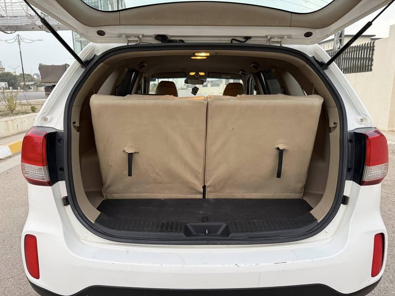 سورنتو 15 خليجي
6 سلندر 7 راكب
فول عدا الفتحة
كفالة عامة عدة شبر بل باب 
سيارة جديدة
مكانها ديالى بعقوبة تقاطع القدس 
***********
