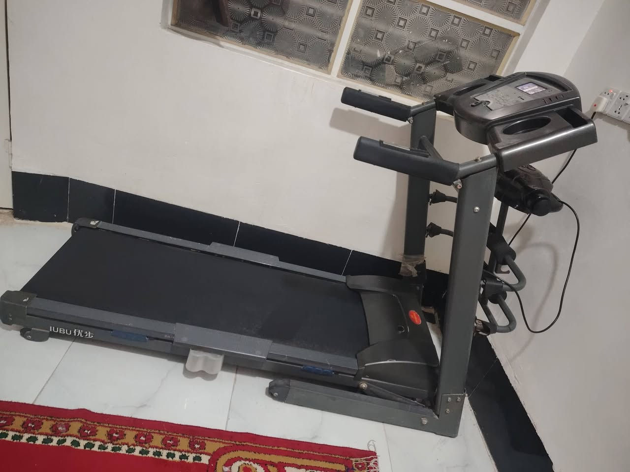 جهاز جري جبلي  مستعمل نضيف سرعته توصل 180 سعره 325 وبي مجال مكاني كربلاء الحسينيه  رقمي ***********
