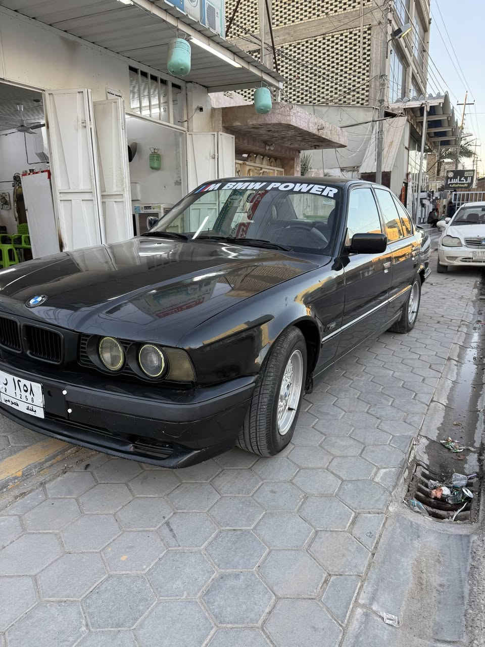 السلام عليكم سيارة  فول وفتحة مواصفاتهة معروفة اصل مامحور BMW 525i 1992 مسكر عدل رقم بغداد مميز بأسمي مكاني نجف  
السيارة كاعدة وحلوة ونضيفة خارج وداخل 
مصبوغة عام للجماليه 
تبريد شغال ثلج كير ومحرك كلش نضيفات 
منضومة ماي نضيفة من راديتر للجوينات 
جعمقة كهربائي ستيرن ريشة 
ويلات خلية وتايرات نضيفات 
ايرفلو وكهربائيات (صافية كلش ماملعوب بيهة ) اكسن 64 كاردن بلادي بدون عواج وماملحوم دعامياتهة اصلية مو تجاري ونضيفات ضربات قوية ماكو بالسيارة بخاخات وفيت بم وبلكات ومجاول فول وادامتهة مستمرة كارت الالوان شغال من تقفل تصعد جام 

(السيارة مال جناي وتعبان علية كلش ) 

السعر 75 وبيهة مجال السيارة رقمهة بغداد بأسمي سنويتهة لل27 

رقمي *********** بي وتساب
