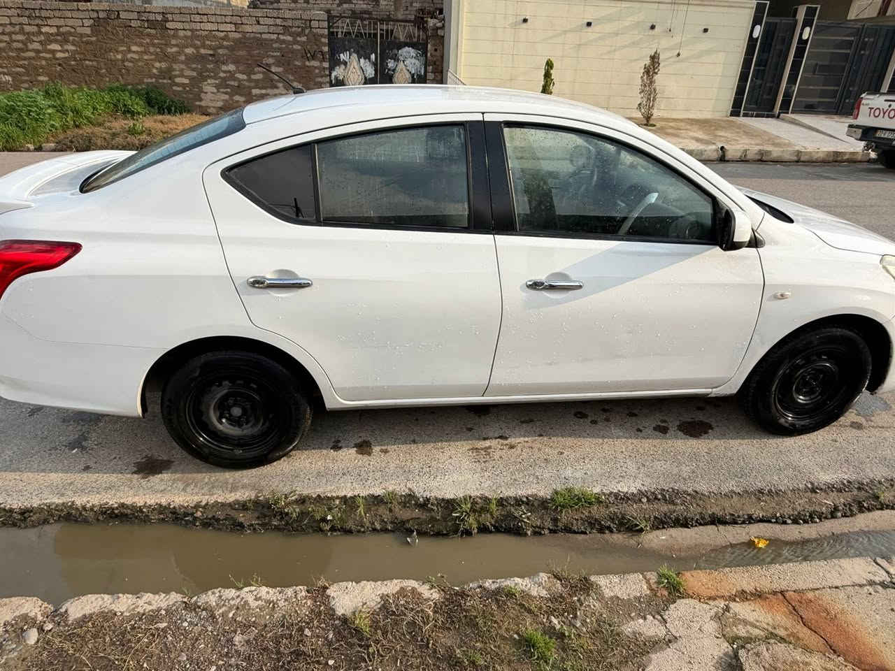 نيسان صني هندي
موديل 2020 
كير محرك شرط 
تبريد
تدفئة 
سيارة جديدة 
بلا صبغ 
بيها مكانتين بارد فقط 
كل مكان 4 اصابع 
مكانها موصل الايسر 
رقم اربيل هزة وسنوية جديدة 
باسمي 
السعر 103 وبيها مجال للطيبين 
تفاصيل اكثر اتصل وتدلل 
***********
***********
