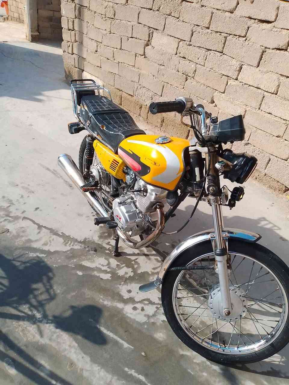 السلام عليكم شباب دراجه للبيع سعر500 محرك رابيدو مفتوح للدراجه الاتصال على هذا الرقم ***********
