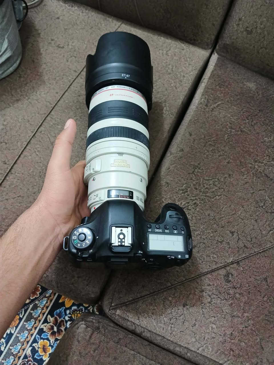 السلام عليكم ورحمه الله وبركاته
توفرت كاميرا كانون 6D

نضافه كدامكم 
كاميرا كلش حلوه وقويه وسعره هم مناسب 🤩
معه عدسه 100 400 أكثر من 3 مودات بيها 👍
كاميرا تصوير ليلي بل اناره ضعيفه شك شك 💪
سعرررر.....🤔 
950الف 🔒
معه العلم 
كامل ملحقات 
جنطه+رام+ناقل صور+شاحنه وبطارية 
عليك تاخذه تطلع منا صور منا 
متحتاج اي شي 

رقمي 👈***********
عنواني/واسط/صويره 
وبل عافيه عل يأخذها
