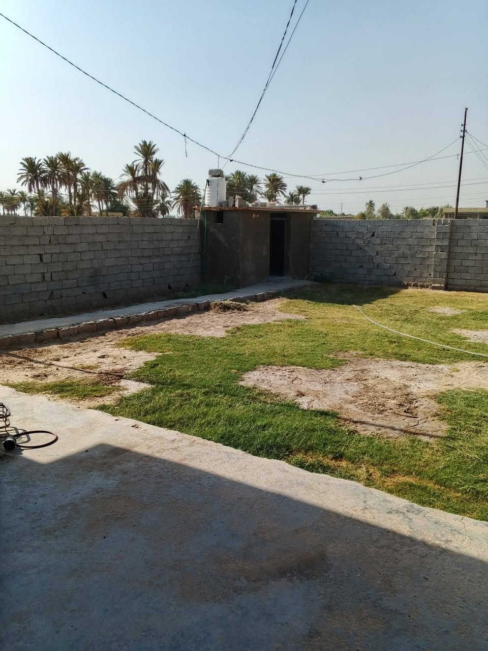 بيت للبيع مساحتة ٤٥٠متر يتكون غرفتين نوم وهول ومطبخ وصحيات داخلية وخارجية قرب محطة عبيد السلطان وتوجد قطعة أرض مساحتها ٣٥٠ متر من غير البيت للاتصال
***********
