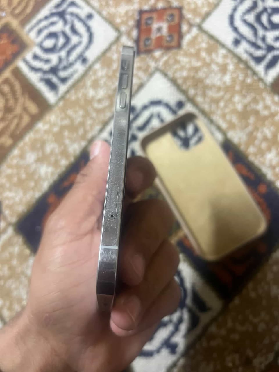 ايفون 12 بروس (فقط) ذاكراه 256 بطاريه 75 مكفول كفاله عامه ما مفتوح تفاصيل خاص او اتصال / ***********
