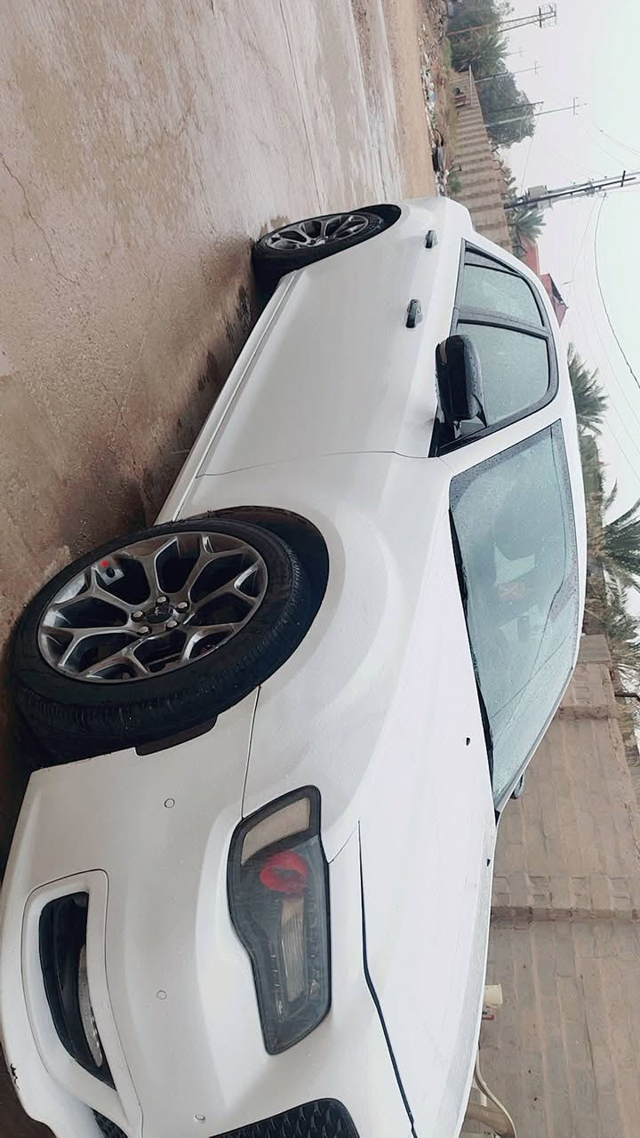 ✨️للبيع كرايسلر اوباما2017✨️
مواصفات فول s 
تحكمات ستيرن جهتين 
شاشة ترحيب
شاشه جبيره
كشنات جلد 
كشنات كهربائي 
كشنات تدفئه 
تبريد قطعتين 
نظام ملاحه 
نظام GPS
بانوراما 
كامره دواره 
لدات امامي وخلفي
رارات 4
تخم تاير جديد
حداديه كير محرك كفاله
عليها سيرفس كامل 
تشغيل عن بعد
وبيها بعد مواصفات هوايه معروفه s
السياره  حادث موضح بصوره
السياره بالواقع احلى
مكان السياره بابل 
السعر 245 وبيه مجال 
للأستفسار الأتصال ع الرقم  ***********
