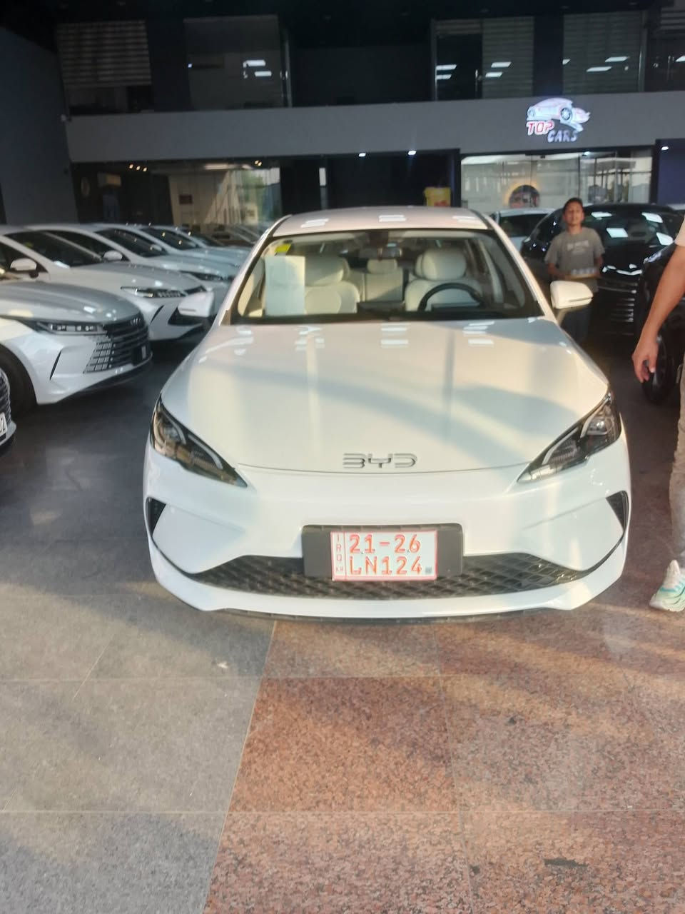 للبيع BYD سيل فايف رقم اربيل قبل اسبوع رقمتها باسمي ماشيه 3 الاف داخل ابيض موصفات السيل فايف معروفه السعر 20 مليون وبيها مجال بسيط ولحد يكلي هواي تره الرقم الشمالي ب 11 ورقه ورقم بغداد 350 الف العنوان بغداد الدوره ***********
