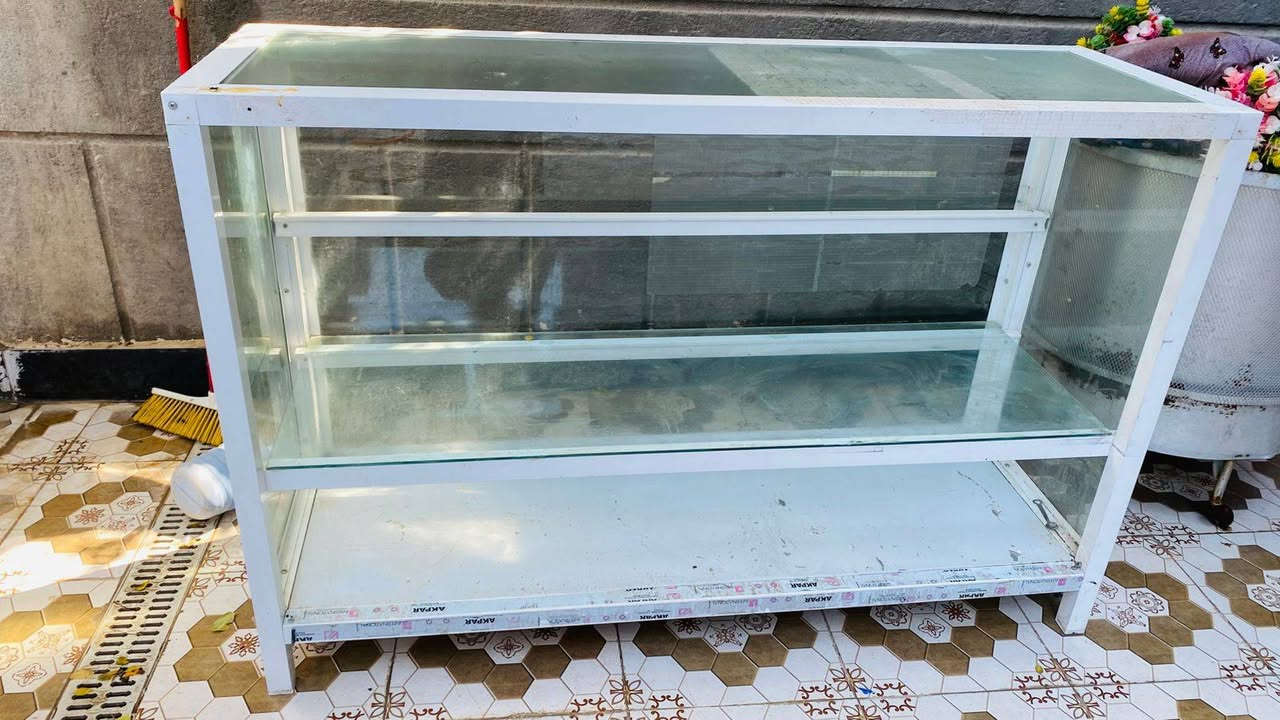 ميز مال محل بعده كلش جديد طوله متر ونص جام والمنيوم للبيع *********** مكاني ناصريه مركز
