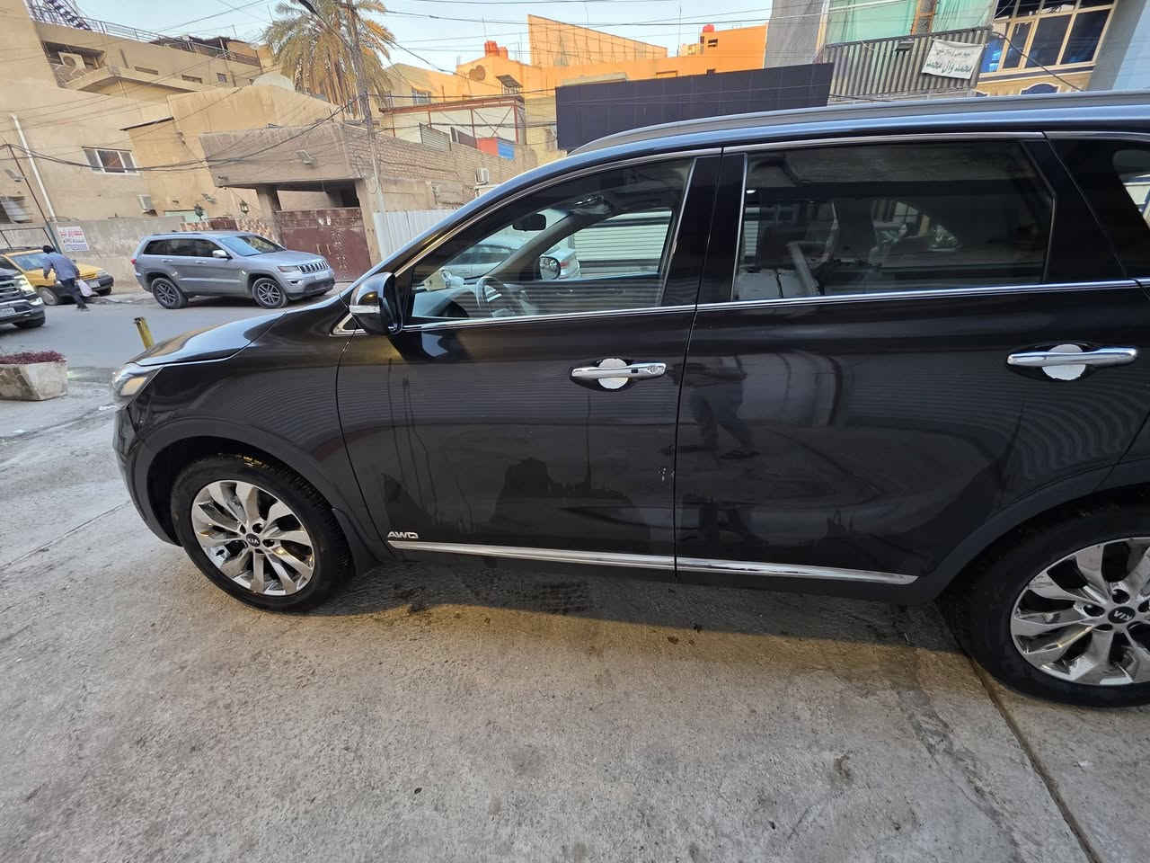 سورنتو موديل 2020 vxr  اعلى فئة بالسورنتو خليجي مكينة 3600 ستة سلندر مكفولة من الصبغ بيها شخوط بسيطة موضحة بالصور السعر.  26000$  بيها مجال مكان السيارة كرادة داخل.لاتصال ***********
