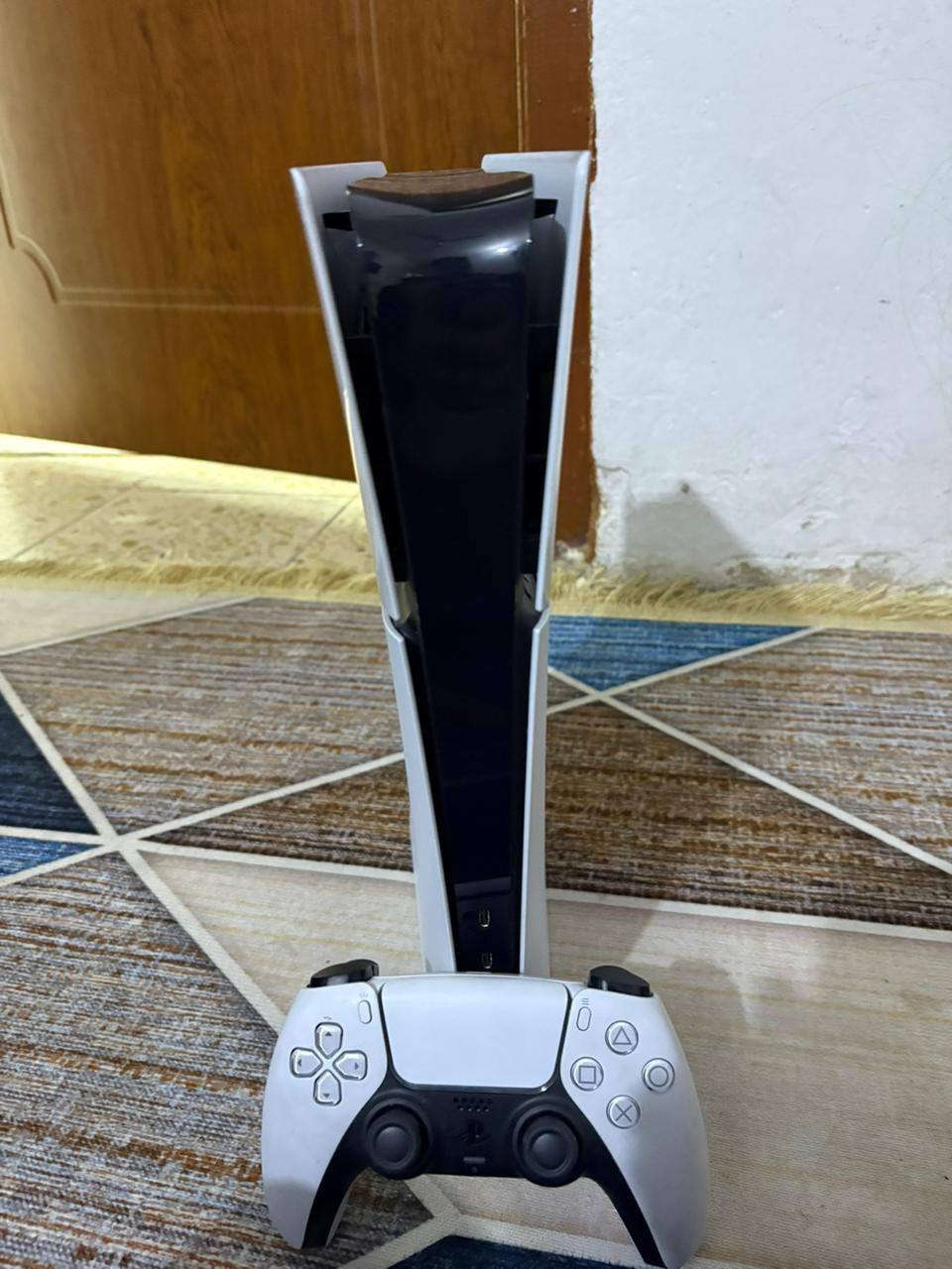 السلام عليكم بلي فايف نضيف جدا بدون قرص ديجتال السعر 500 بي مجال العنوان البياع الرساله الثانيه ***********
