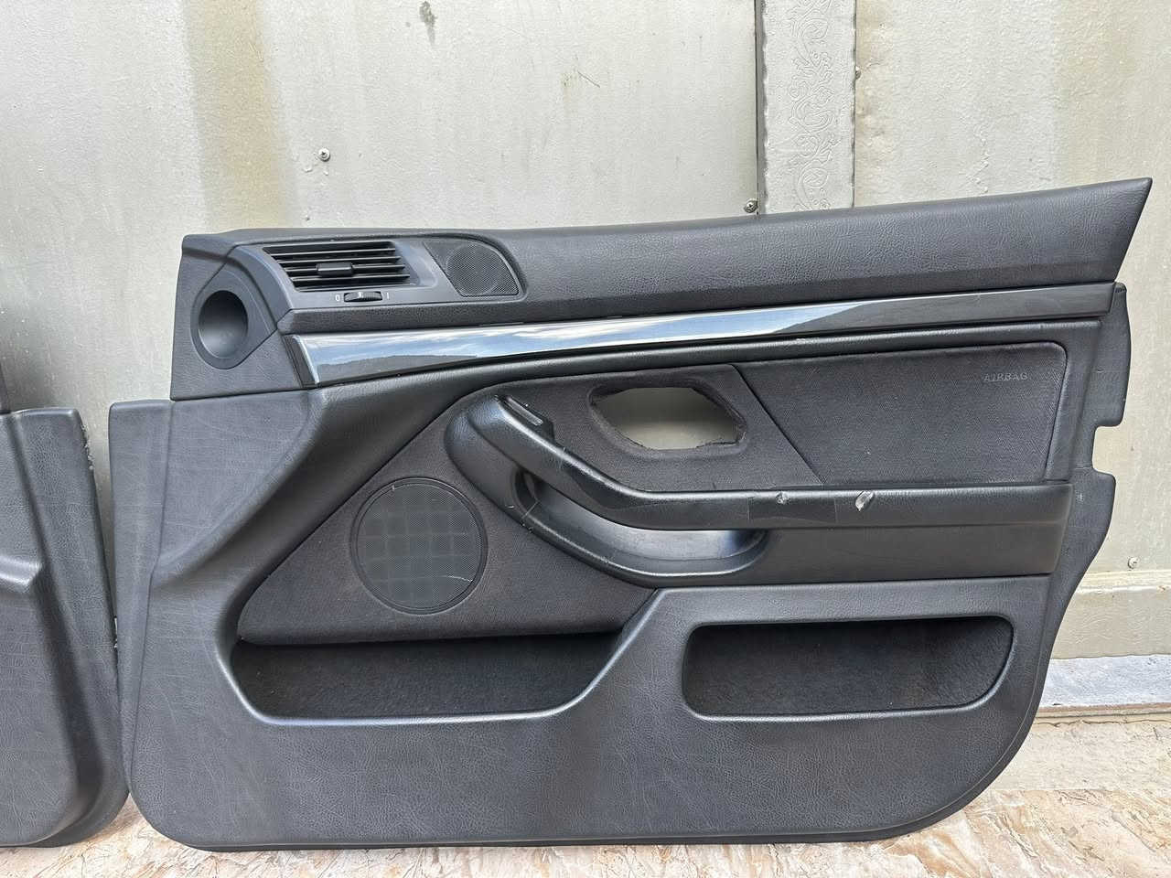 بطاين بوب bmw e39 صقر
تخم كامل مخمل
120 الف مع التوصيل 
***********
