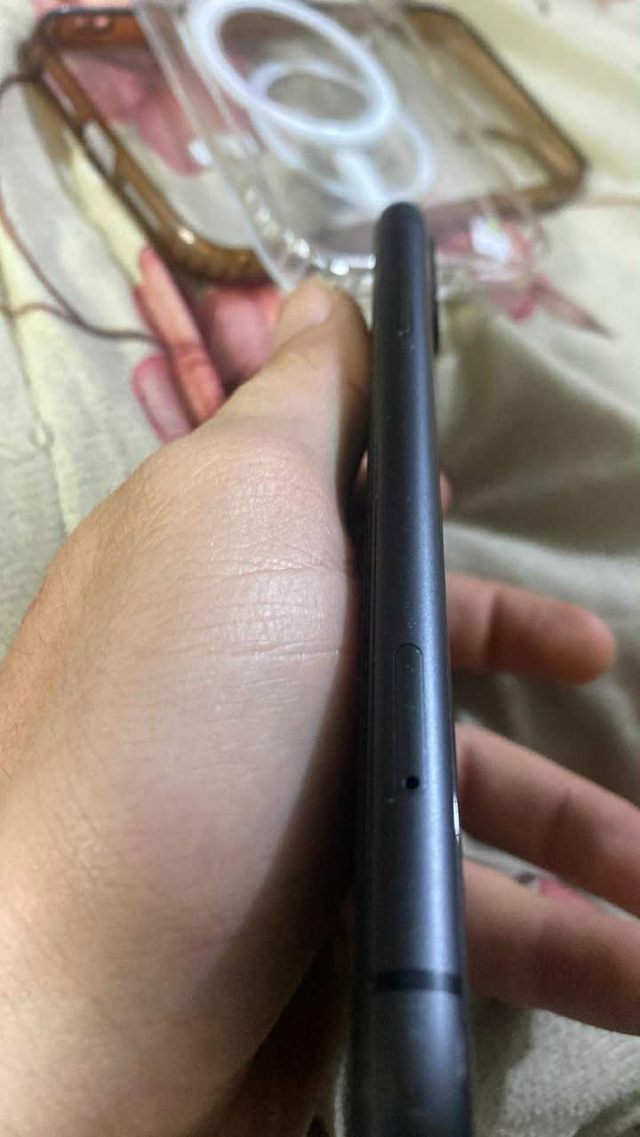 السلام وعليكم ايفون11 وتر مامفتوح ذاكره128 بطاريه 72 سعر 225 وبي مجال حك جيه مكاني المشتل***********
