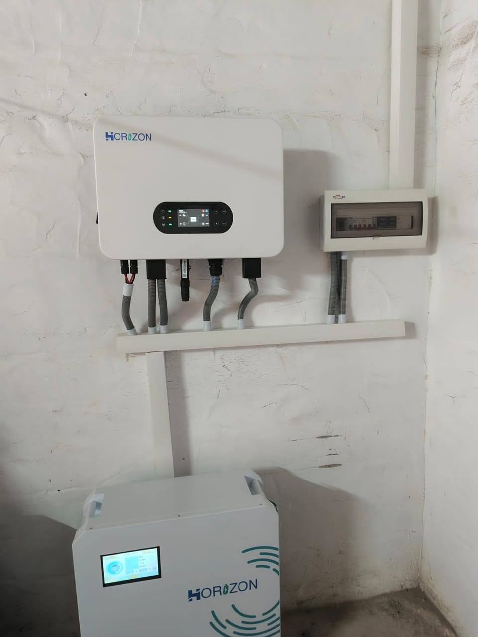 🚨 منظومة من شركة الطاقة الذكية - ودع الكهرباء الغير مستقر 
اسم الزبون : منزل السيد وليد 
المنطقة : عمرقابجي 

📊 إنتاج المنظومة:
☀️  26 أمبير صباحاً
🌤  15 أمبيرات مساءً

لماذا تستمر بدفع مبالغ كبيرة كل شهر مقابل كهرباء غير مستقرة؟
الآن يمكنك امتلاك كهرباءك الخاصة من الشمس مع منظومة موثوقة من شركة طاقة الذكية ☀️

⚡ منظومة شمسية قوية بمكونات أصلية وضمانات حقيقية:
🔹 انفيرتر من Horizon 6 كيلواط 
✔️ ضمان 5 سنوات (استبدال)
🔹 بطارية ليثيوم من Horizon قدرة 14.3 عدد 1
✔️ ضمان 7 سنوات
🔹 ألواح شمسية 600 واط عالية الكفاءة ضمان 12 سنة 

💡 ماذا تعني هذه المنظومة لك؟
✔️ كهرباء مستقرة طوال اليوم
✔️ تقليل كبير في مصاريف المولدات والوقود
✔️ تشغيل الأجهزة الأساسية براحة
✔️ استثمار طويل الأمد لعائلتك ومنزلك
👷‍♂️ شركة طاقة الذكية
خبرة في نصب المنظومات المنزلية والزراعية والصناعية ومنظومات On-Grid
وكادر هندسي متخصص يضمن أفضل أداء للمنظومة.
📞 للتواصل والاستفسار:
Korek : ***********
                                                  *********** 
Asia: ***********
Korek: ***********
🌐  www.taqa-smart.com 
☀️ استثمر بالشمس… وارتاح من همّ الكهرباء لسنوات.
#الطاقة_الشمسية #شركة_طاقة_الذكية #منظومات_شمسية #Sofar #Dyness
