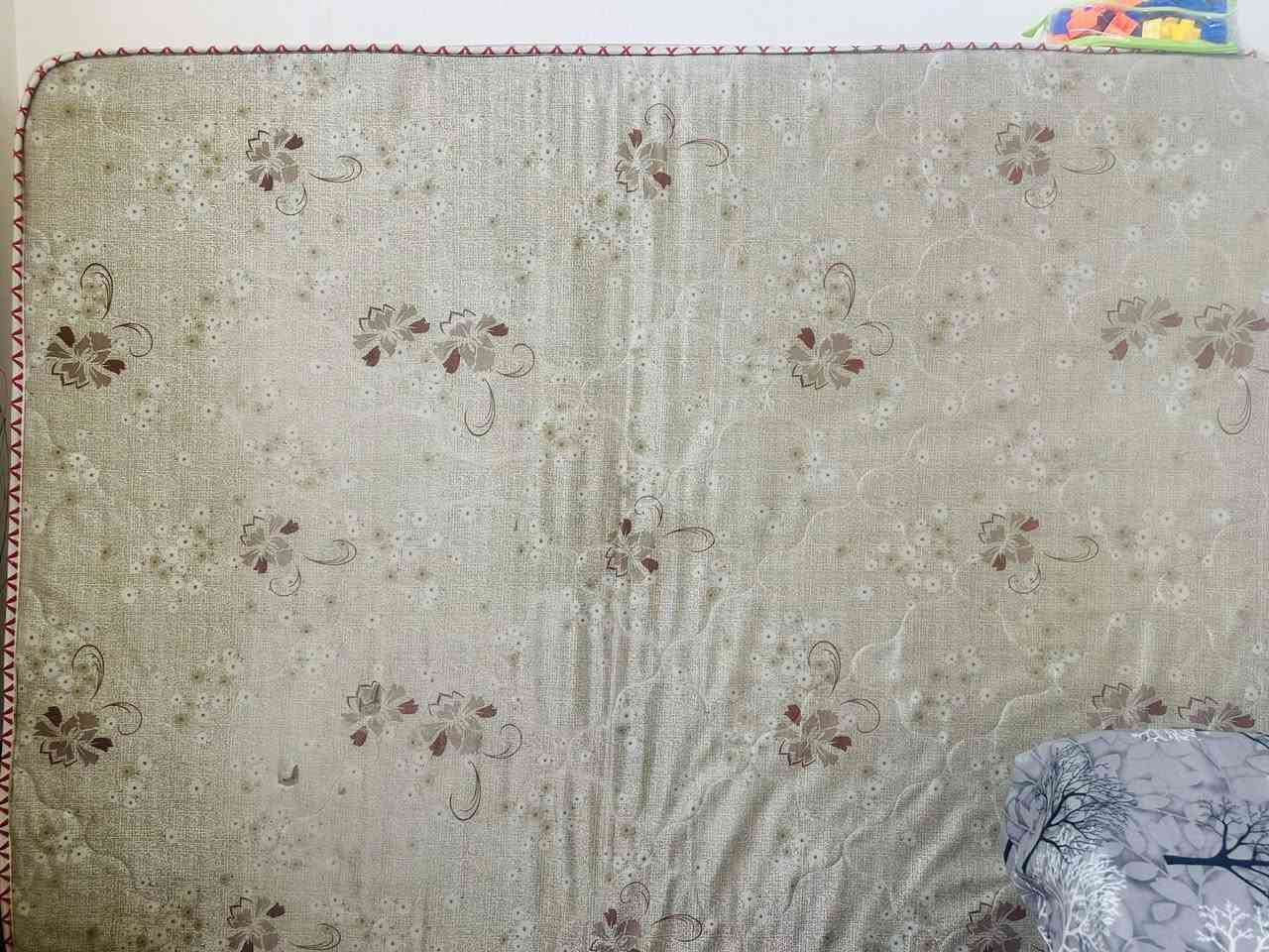 اغراض مستخدمة بااسعار مناسبة و السعر ع رقم *********** وفستان العرس مع وملحقاته
