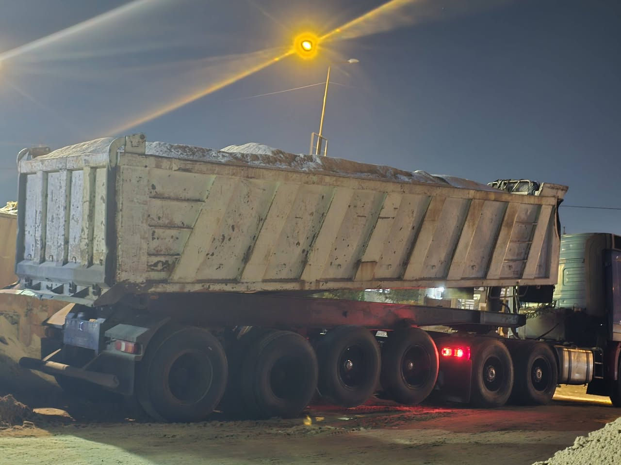 سلام عليكم  عربانه ماموت 2007 /4محاور تخت تاير  مجموعه جديده السعر خاص الرقم ***********
