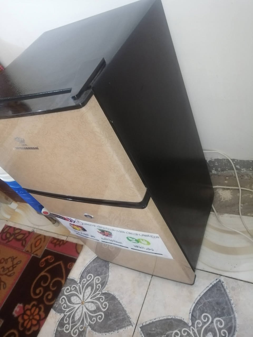 ثلاجه للبيع ما مستعمل شهر
السعر 140 وبيه مجال للشراي
مكاني قرب مطعم الديوان 
متوفر خاص او واتساب ***********
