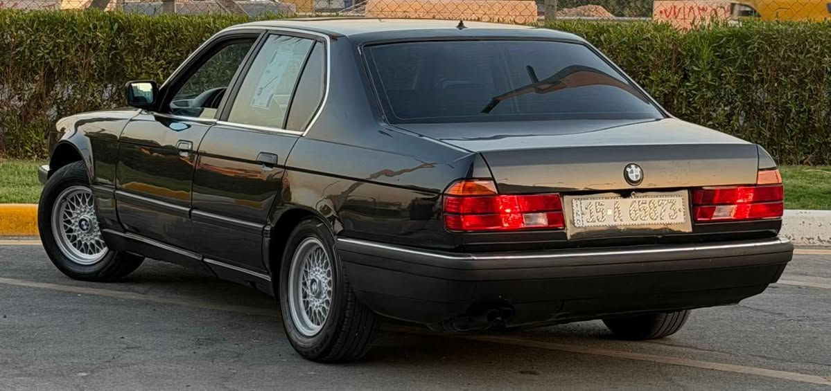 سلام عليكم للبيع او مراوس
بي ام 735 موديل 1990 وارد الماني. 

رقم انبار نكليزي هزه جديده تحويل مباشر. 

صبغ جماليه فقط مكفوله من ضربه. 

مكينه 6 سلندر جديده كير اوتو جديد

سياره احله من صور مواصفات معروفه 

صدر تخم تاير كله كامل تبريد ثلج. 

ملاحضه بيها لايد روف عاطل فقط

سعر سياره 60 ورقه وبيها مجال للشراي 

مكاني بغداد حي الجامعه رقمي ***********
