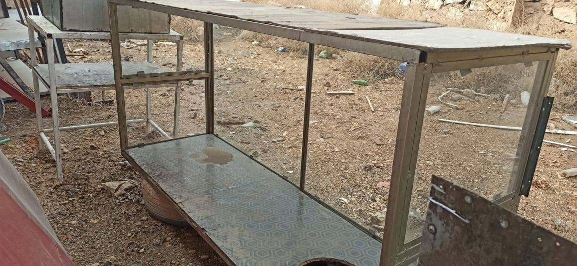 السلام عليكم من رخصة الادمن 
عارضة للبيع السعر 75الف وبي مجال الطيبين
الطول مترين 
الارتفاع 90سم 
العرض 60سم
الاستفسار ***********
