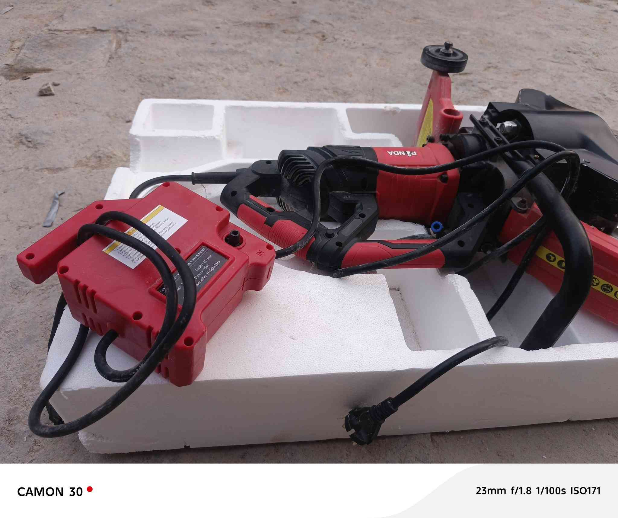 سلام عليكم كاصوصه للبيع اشتريتها ب460جديده ماشتغلت حتى متر جبتها وماشتغلت  عل مولده الصغيرة واريد ابيعها  ***********
