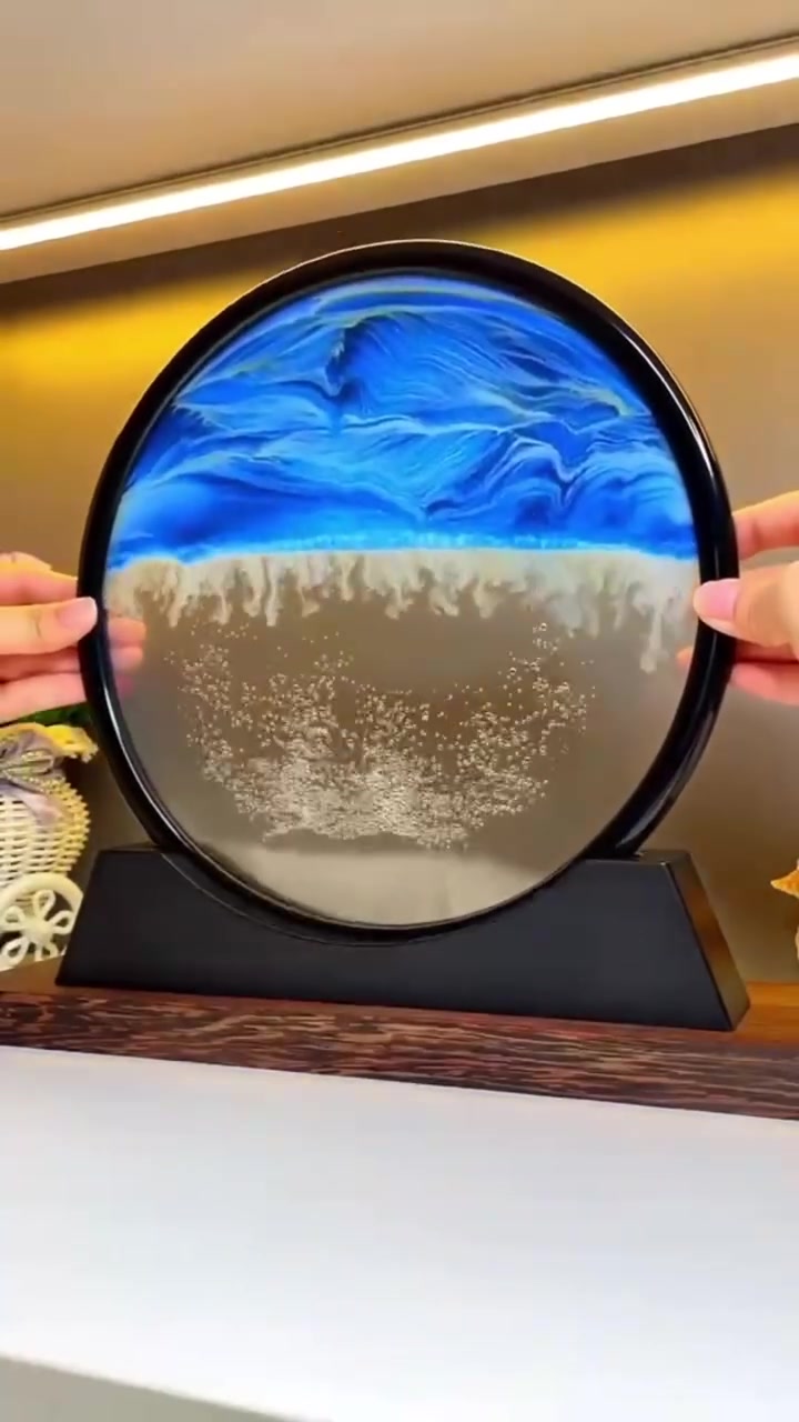 ضغوطات الشغل تعبتك؟ صفّي ذهنك ويّا هذي اللوحة الساحرة! 🧘‍♂️✨

بمجرد ما تقلب اللوحة وتشوف الرمل ينزل ببطء ويرسم جبال وصحاري، راح تحس بكل التوتر يختفي!
لوحة الرمل الدائرية المتحركة مو مجرد ديكور، هي "علاج نفسي" يريح الأعصاب ويصفي الذهن بعد يوم طويل.

✅ منظر يتجدد: كل قلبة للوحة (180 درجة) ترسم لك مشهد طبيعي جديد تماماً.
✅ زجاج عالي الشفافية: يخليك تشوف أدق تفاصيل حبات الرمل وهي تتساقط.
✅ هدوء تام: حركة انسيابية تخلق أجواء من الاسترخاء العميق.

ضيف لمسة راحة لمكتبك أو غرفتك. اطلبها هسه


**إذا كنت صاحب هذا الإعلان وتريد حذفه لأي سبب، رجاءا أرسل رسالة إلى الدعم الفني**
