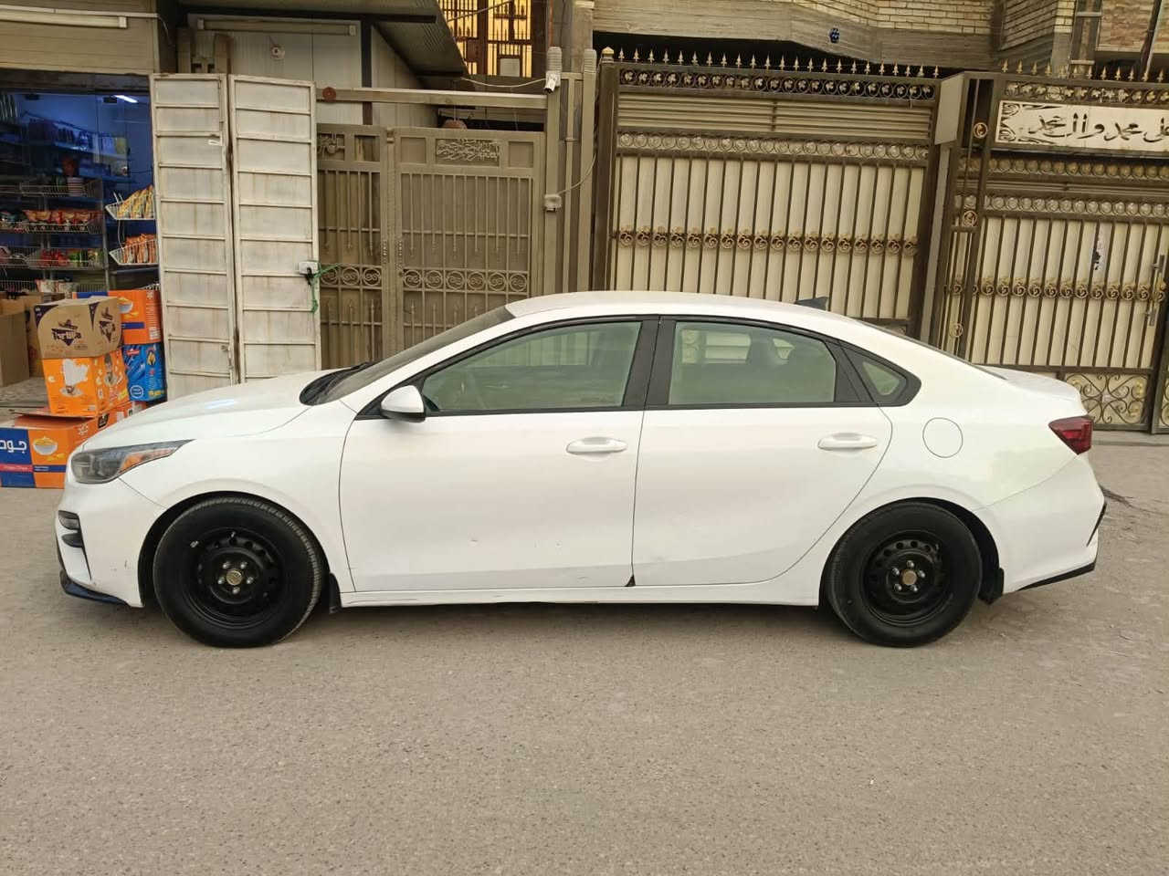 السلام عليكم
كيا فورتي مديل 2019 بغداد باسمي تحويل مباشر سياره مواصفات عاديه  حادثه مثل ماموضح بصور بسيط منظومة غاز سياره كامله مكمله وخير من الله  تبريد ثلج ماشالله 
بغداد الكرخ حي العامل 
السعر 128 وبيها مجال قليل
***********
