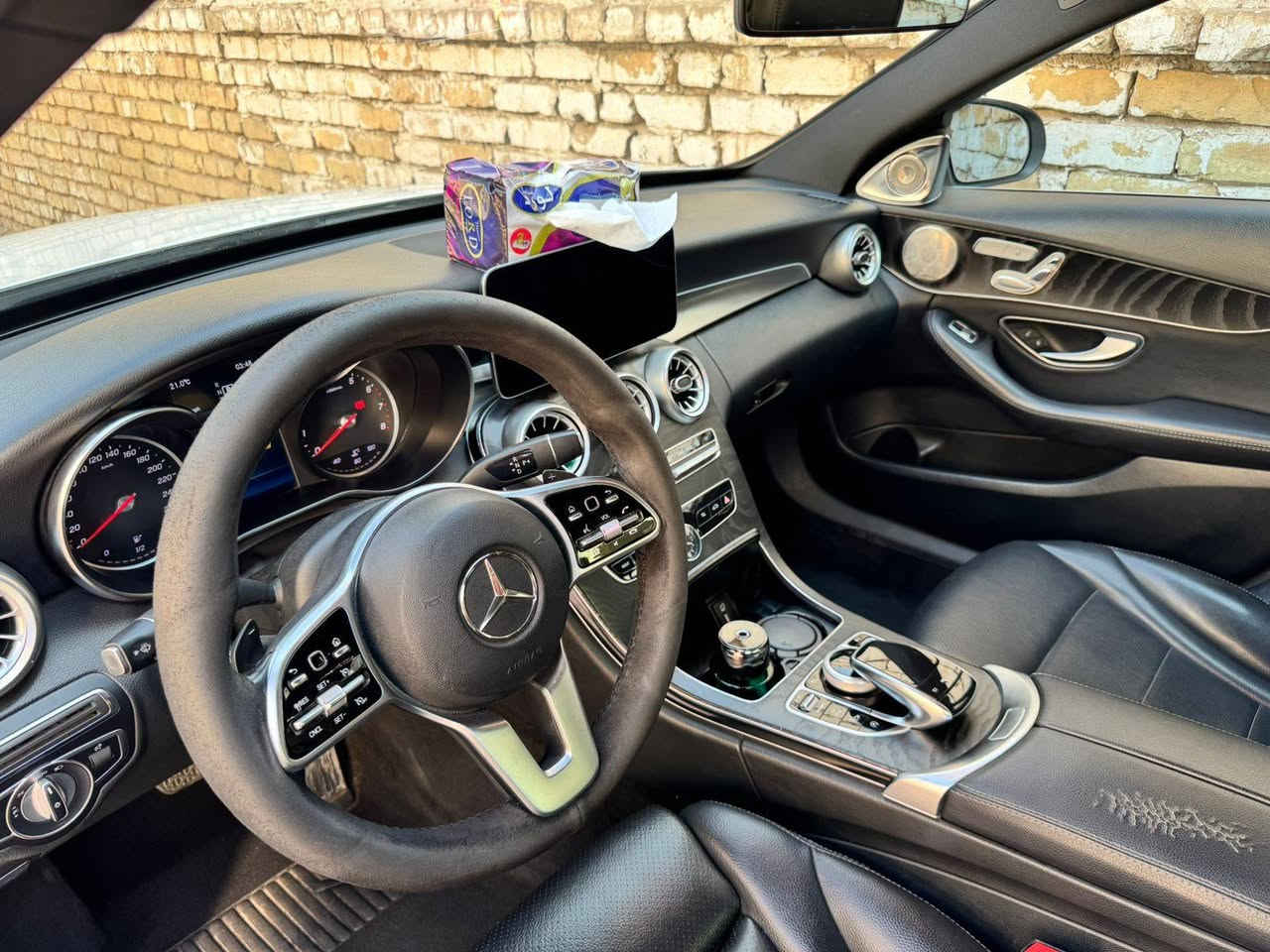 مرسيدس C 300 amg 2019
 مكفولة كفالة عامة 
عدى كم شخط صغير أثر خباثة متكحلات 
السيارة amg أصل فول الفول 

- فول حساسات + فول رادارات 
- ⁠5 كامرات كهربائية + نقط عمياء 
- ⁠فول إنارة داخلية خارجية LED 
- ⁠جنطة كهرباء + دخول ذكي 4 ابواب 
- ⁠جلد كشنات فول كهرباء + حزام أمان كهرباء + تدفئة كشنات وستيرن 
- ⁠أنظمة قيادة متعددة 7 أنظمة 
- ⁠داخل 64 لون والخ... بعد هواي مواصفات 

 السيارة بأسمي رقم دهوك 

ماشية 105 ميل السيارة بنظافة الزيرو ومعتنين بيها.

رقم صاحب سيارة ***********
