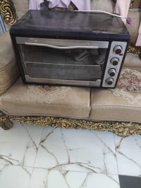 للبيع اوفن النوع الكبير باله الصناعه كوري شغاله وماداخل تصليح السعر 70...