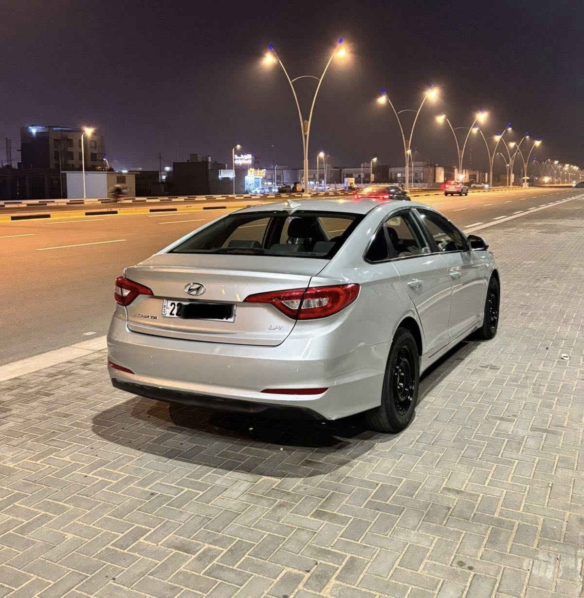 هونداي سوناتا 2017 غاز (دخول جديد ) سيارة جاهز وكفالة ماعدا الكصة بيها جنطة حدادية طوبة متومة شمالي الدوالي مكاني البصرة السعر 56 وبيها مجال حك الجية  
 للاستفسار *********** بيع فقط بدون مراوس
